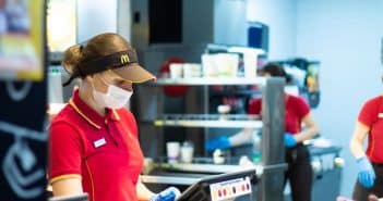 Comprendre le salaire et les avantages pour les travailleurs âgés de 17 ans chez McDonald’s Comprendre le salaire et les avantages pour les travailleurs âgés de 17 ans chez McDonald's