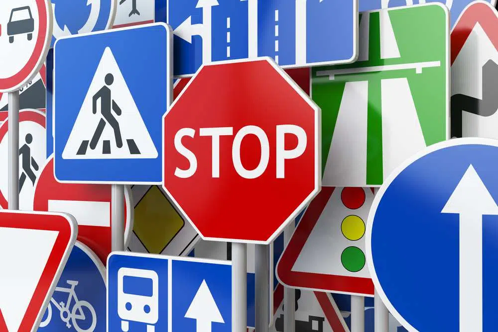 panneaux de signalisation routière 